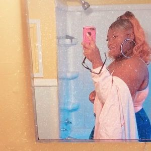 Meet your Posher, Alexis